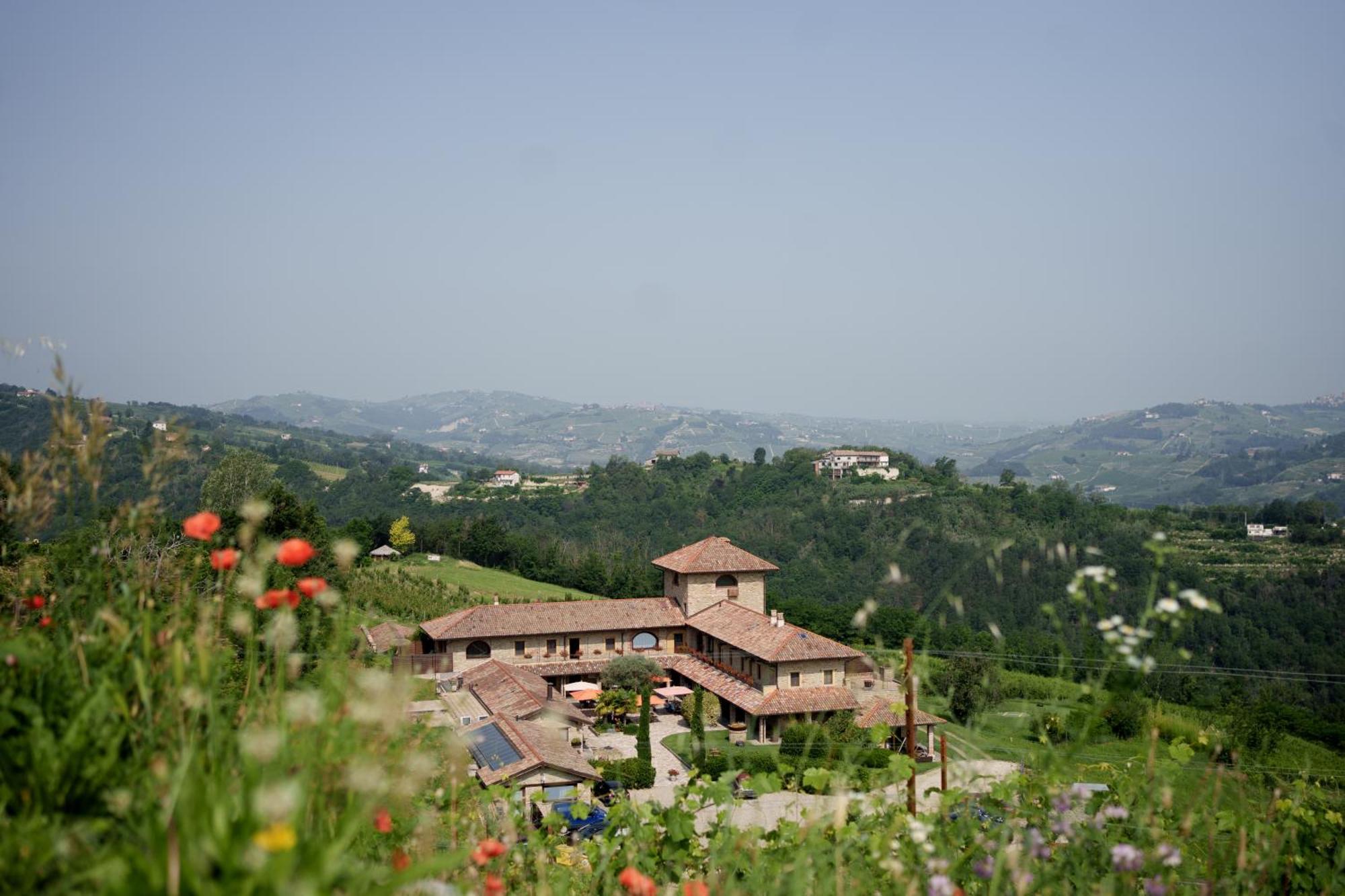 I Tre Poggi Dimora di Charme Villa Canelli Esterno foto